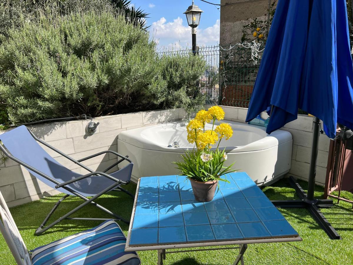 Отель La Finestra Nel Giardino Неаполь Экстерьер фото