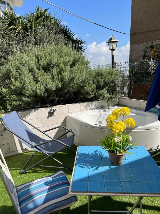 Отель La Finestra Nel Giardino Неаполь Экстерьер фото